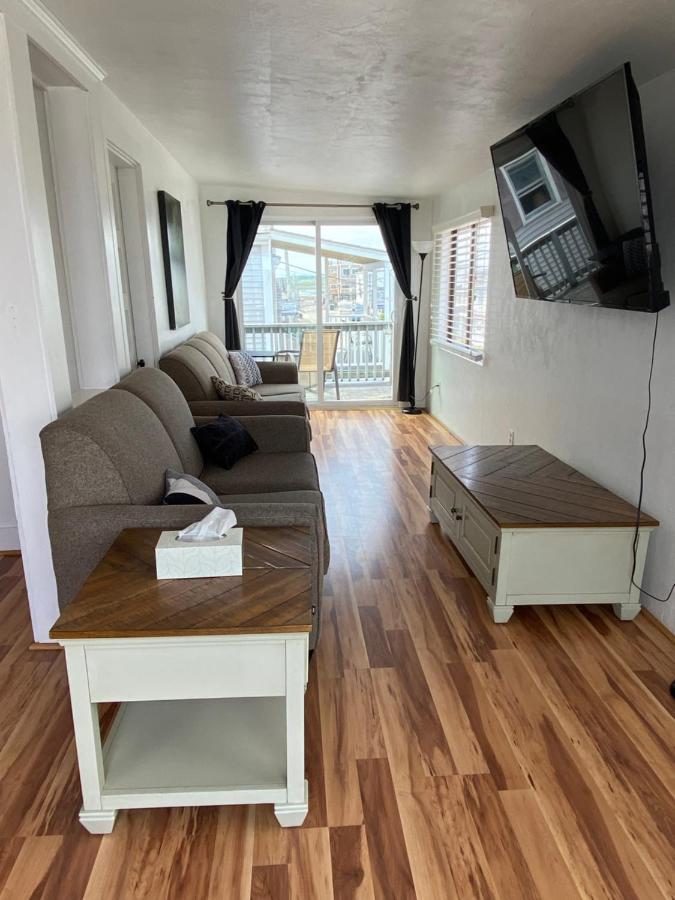 Nautical Beach Apartments Hampton Exterior photo